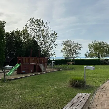 Aranypart Feszek Apartment