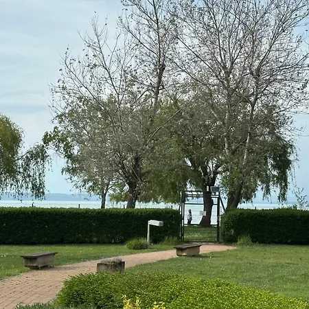 Aranypart Feszek Apartment