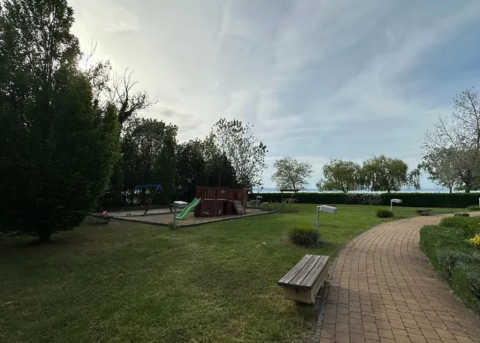 Aranypart Feszek アパート シオーフォク